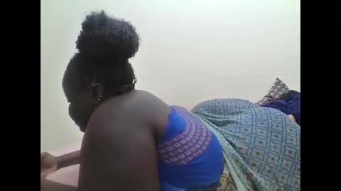 Snapshot of bigdarkass chatting on December 21, 9:00 pm VIOLET online show from December 21, 9:00 pm