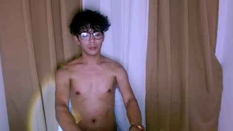 bigdickasian_gay online show from October 13, 5:40 am
