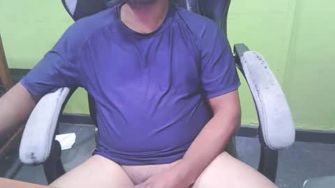 Snapshot of bigdickguyaux chatting on January 6, 5:49 pm bigdickguyaux online show from January 6, 5:49 pm