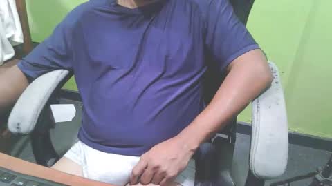 Snapshot of bigdickguyaux chatting on January 9, 8:21 pm bigdickguyaux online show from January 9, 8:21 pm