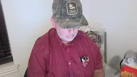 Snapshot of bigdylan17 chatting on January 25, 3:30 am Dylan 56 Taleah 53 online show from January 25, 3:30 am