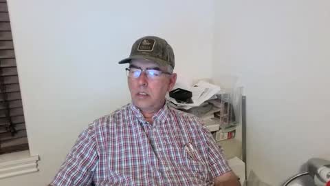 Snapshot of bigdylan17 chatting on October 7, 1:25 am Dylan 56 Taleah 53 online show from October 7, 1:25 am