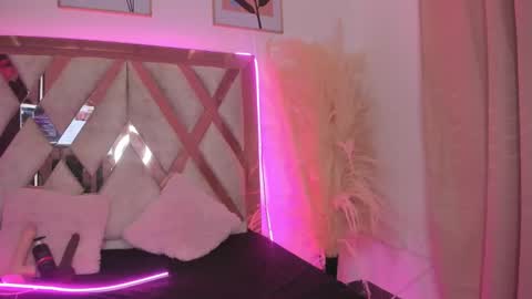 Snapshot of bigfinger125 chatting on February 12, 8:07 pm Lucy and Fred online show from February 12, 8:07 pm