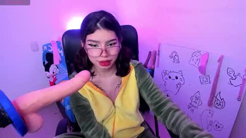 Snapshot of bigfinger125 chatting on February 4, 7:47 am Lucy and Fred online show from February 4, 7:47 am