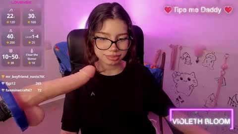 Snapshot of bigfinger125 chatting on March 2, 7:15 am Lucy and Fred online show from March 2, 7:15 am