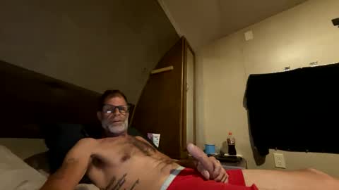 Snapshot of biggcock27 chatting on September 27, 1:43 am biggcock27 online show from September 27, 1:43 am