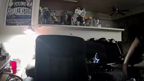 biggerisbetter21 online show from December 8, 5:18 am