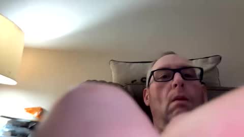 Snapshot of biggloves4bighands chatting on March 14, 12:06 am biggloves4bighands online show from March 14, 12:06 am