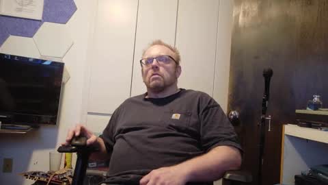 Snapshot of biggydee8989 chatting on February 6, 7:06 pm biggydee8989 online show from February 6, 7:06 pm