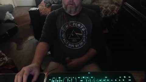 bighugmugg online show from October 31, 11:44 am