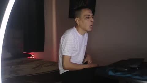 Snapshot of bighunter914318 chatting on February 21, 1:12 pm bighunter914318 online show from February 21, 1:12 pm