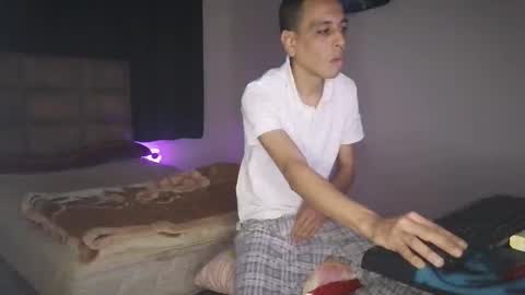 Snapshot of bighunter914318 chatting on February 25, 9:46 pm bighunter914318 online show from February 25, 9:46 pm