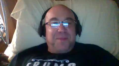 Snapshot of bigmike197167 chatting on April 3, 6:22 am bigmike197167 online show from April 3, 6:22 am