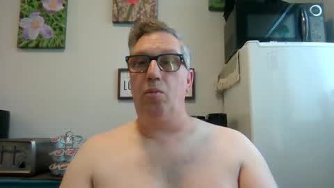 bignhard_69_ online show from April 20, 4:43 pm