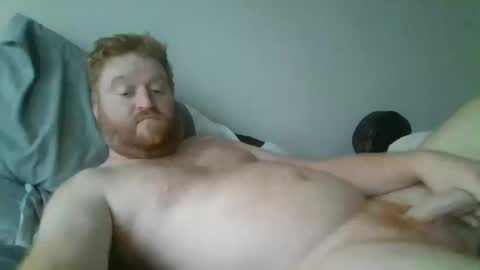Snapshot of bigred92899 chatting on October 11, 4:05 pm bigred92899 online show from October 11, 4:05 pm
