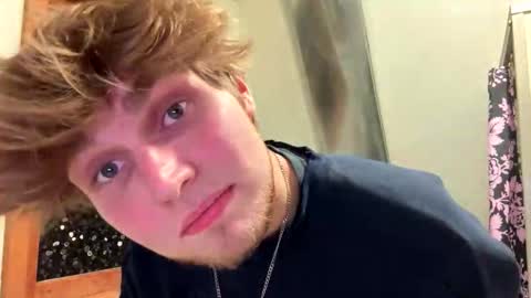 Snapshot of bigskinnyboyshh chatting on October 27, 11:41 pm bigskinnyboyshh online show from October 27, 11:41 pm