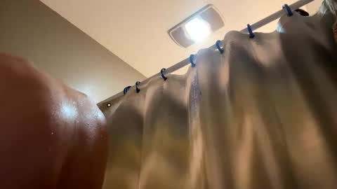 Snapshot of bigskinnyboyshh chatting on November 22, 12:20 am bigskinnyboyshh online show from November 22, 12:20 am