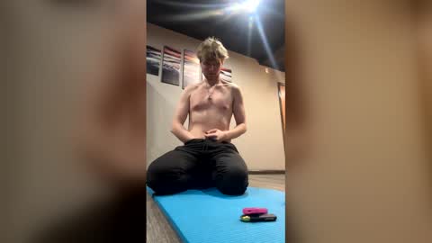 Snapshot of bigskinnyboyshh chatting on February 4, 12:05 am bigskinnyboyshh online show from February 4, 12:05 am