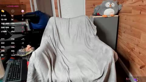 Snapshot of bigsshark chatting on February 1, 10:47 am bigsshark online show from February 1, 10:47 am