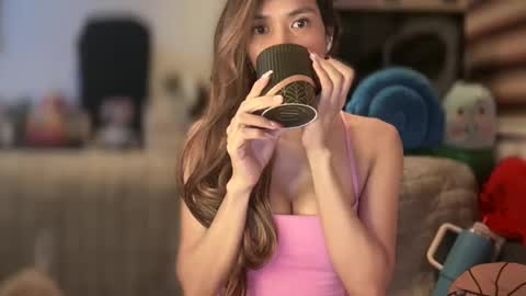 Snapshot of bigsurprise4u chatting on February 6, 7:45 am Yna     online show from February 6, 7:45 am