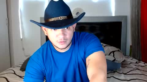 Snapshot of bigthick_blackcock chatting on October 6, 3:37 am MANUEL online show from October 6, 3:37 am