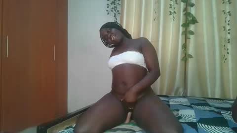 Snapshot of bigtits_baddie chatting on December 16, 7:52 pm bigtits_baddie online show from December 16, 7:52 pm