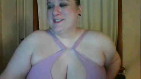 Snapshot of bigwheeliestyle chatting on November 14, 4:33 am Lady of the WHEEL online show from November 14, 4:33 am