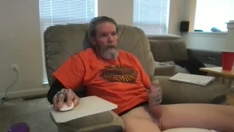 Snapshot of bigwhitedickdaddy69 chatting on December 21, 1:18 pm Bigwhitedickdaddy and BabyCakes online show from December 21, 1:18 pm