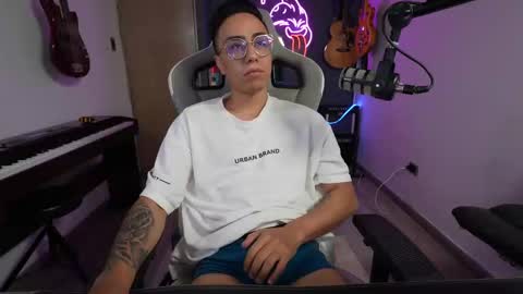 bigxboy96 online show from February 18, 4:04 am