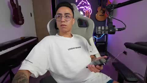 bigxboy96 online show from February 18, 7:10 am