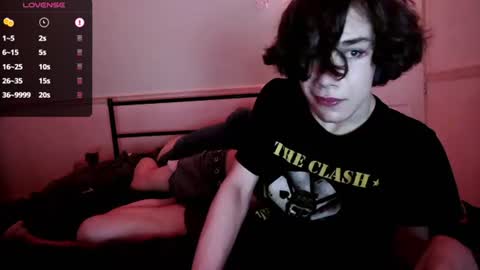 straything online show from June 28, 11:44 pm