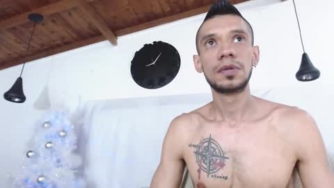 Snapshot of bigzehuz chatting on December 12, 2:04 am andres online show from December 12, 2:04 am