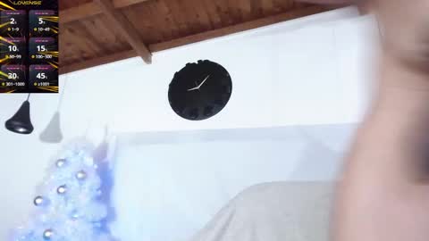 Snapshot of bigzehuz chatting on December 16, 10:56 pm andres online show from December 16, 10:56 pm