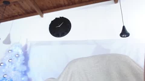 Snapshot of bigzehuz chatting on December 17, 2:01 am andres online show from December 17, 2:01 am