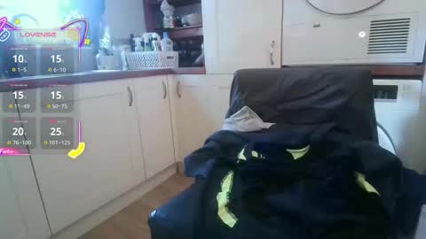 Snapshot of bijiminy chatting on October 9, 10:46 am bijiminy online show from October 9, 10:46 am