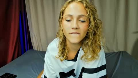 Snapshot of biki_sensual chatting on June 7, 1:54 am hi soy natural girl biki online show from June 7, 1:54 am