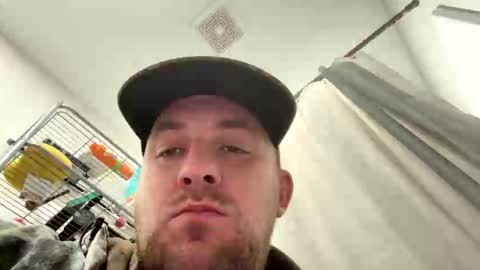 Snapshot of bilbonebagit chatting on December 19, 9:33 pm bilbonebagit online show from December 19, 9:33 pm