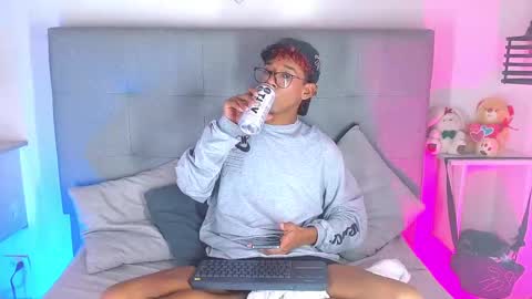 Snapshot of billie_turner_ chatting on September 29, 7:35 am B-I-L-L-I-E 3 online show from September 29, 7:35 am