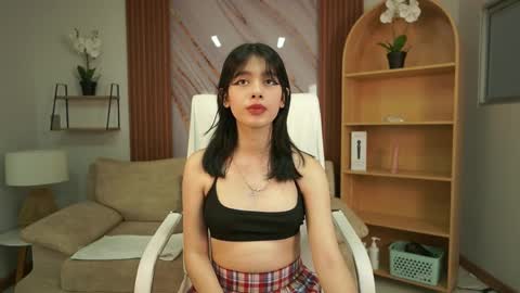 billiebrownn online show from April 6, 7:04 pm