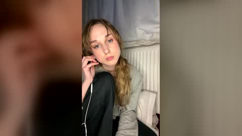 bimboiiii online show from March 24, 6:35 pm