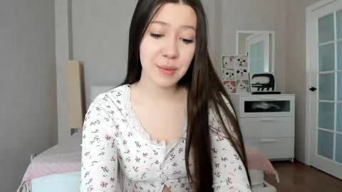 Snapshot of bina_mima chatting on April 18, 9:35 am bina_mima online show from April 18, 9:35 am