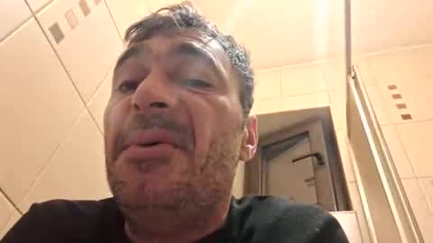 Snapshot of bisexdadd chatting on December 14, 4:40 am bisexdadd online show from December 14, 4:40 am