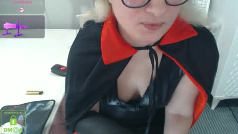 Snapshot of bisexyeliz35 chatting on October 31, 5:30 am bisex woman online show from October 31, 5:30 am