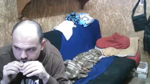 George  Maria online show from April 4, 7:11 pm