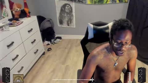 Plant Base Streamers From Pennsylvania online show from September 24, 10:24 pm