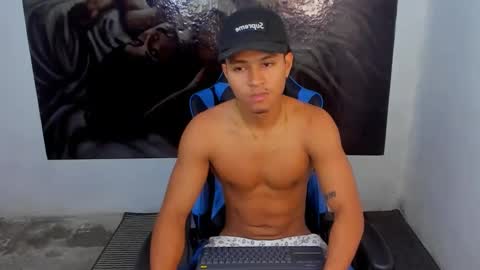 Snapshot of black_johnsonn chatting on December 2, 1:13 pm black johnsonn online show from December 2, 1:13 pm