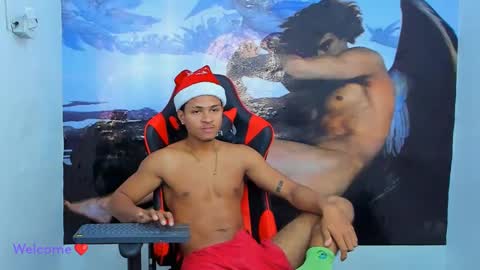 Snapshot of black_johnsonn chatting on December 12, 6:31 pm black johnsonn online show from December 12, 6:31 pm