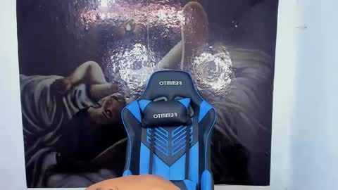 Snapshot of black_johnsonn chatting on December 21, 2:47 pm black johnsonn online show from December 21, 2:47 pm