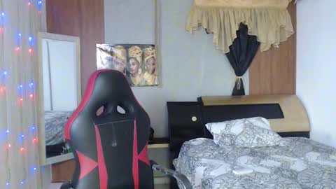 Snapshot of black_king_241 chatting on October 15, 3:39 am black_king_241 online show from October 15, 3:39 am