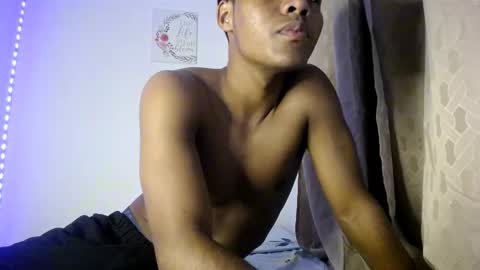 Snapshot of black_men9 chatting on December 15, 3:44 am black_men9 online show from December 15, 3:44 am